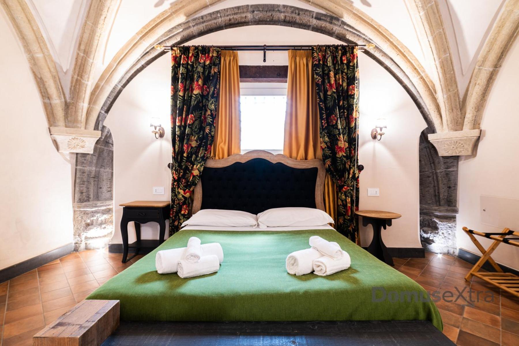 Piazza San Domenico Suite By Domusextra Napels Buitenkant foto